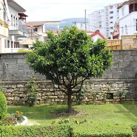 Hotel Vila Maledhi Berat Bagian luar foto