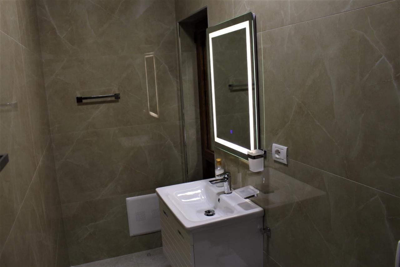 Hotel Vila Maledhi Berat Bagian luar foto