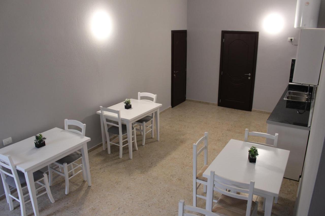 Hotel Vila Maledhi Berat Bagian luar foto