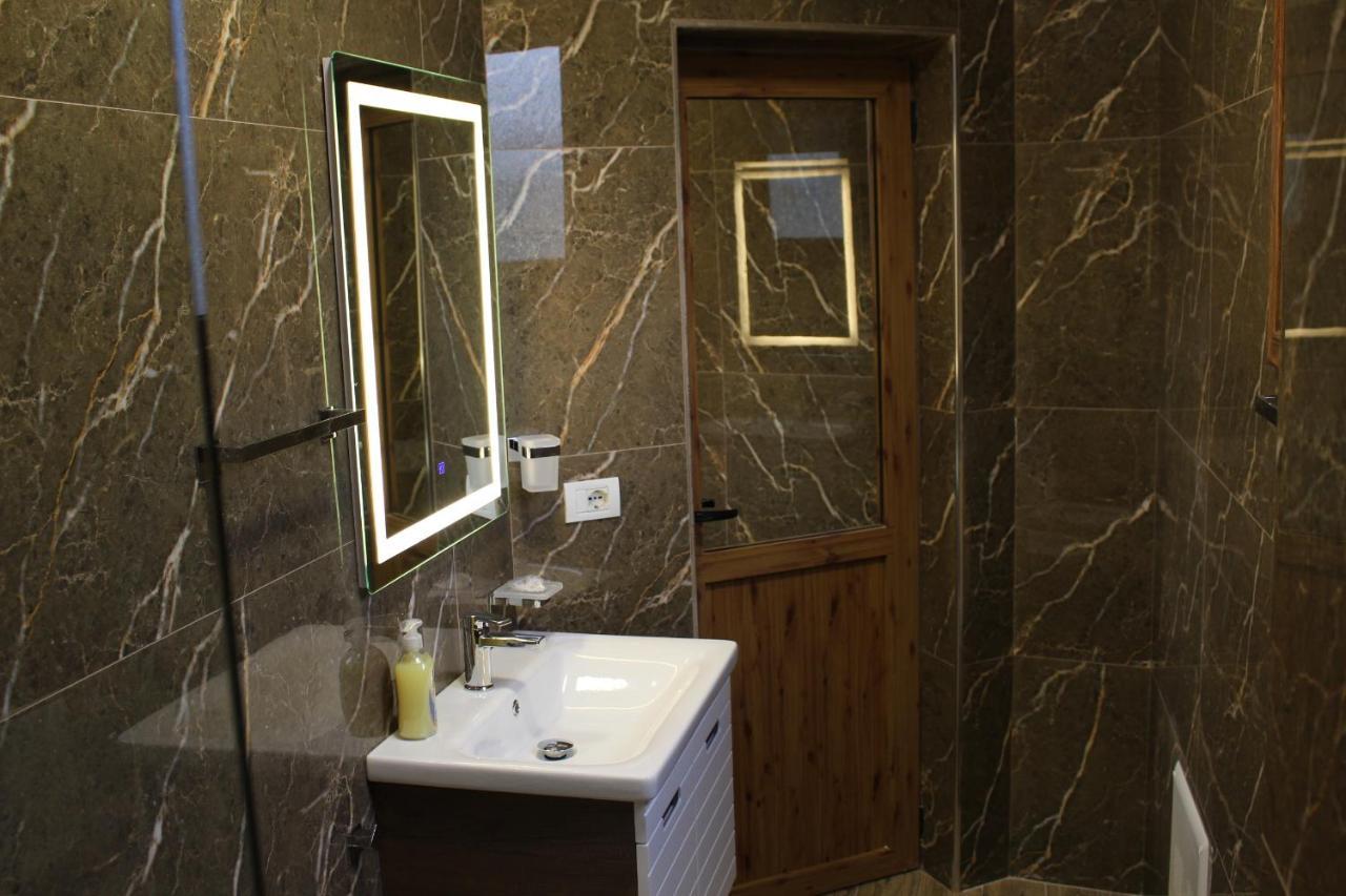 Hotel Vila Maledhi Berat Bagian luar foto