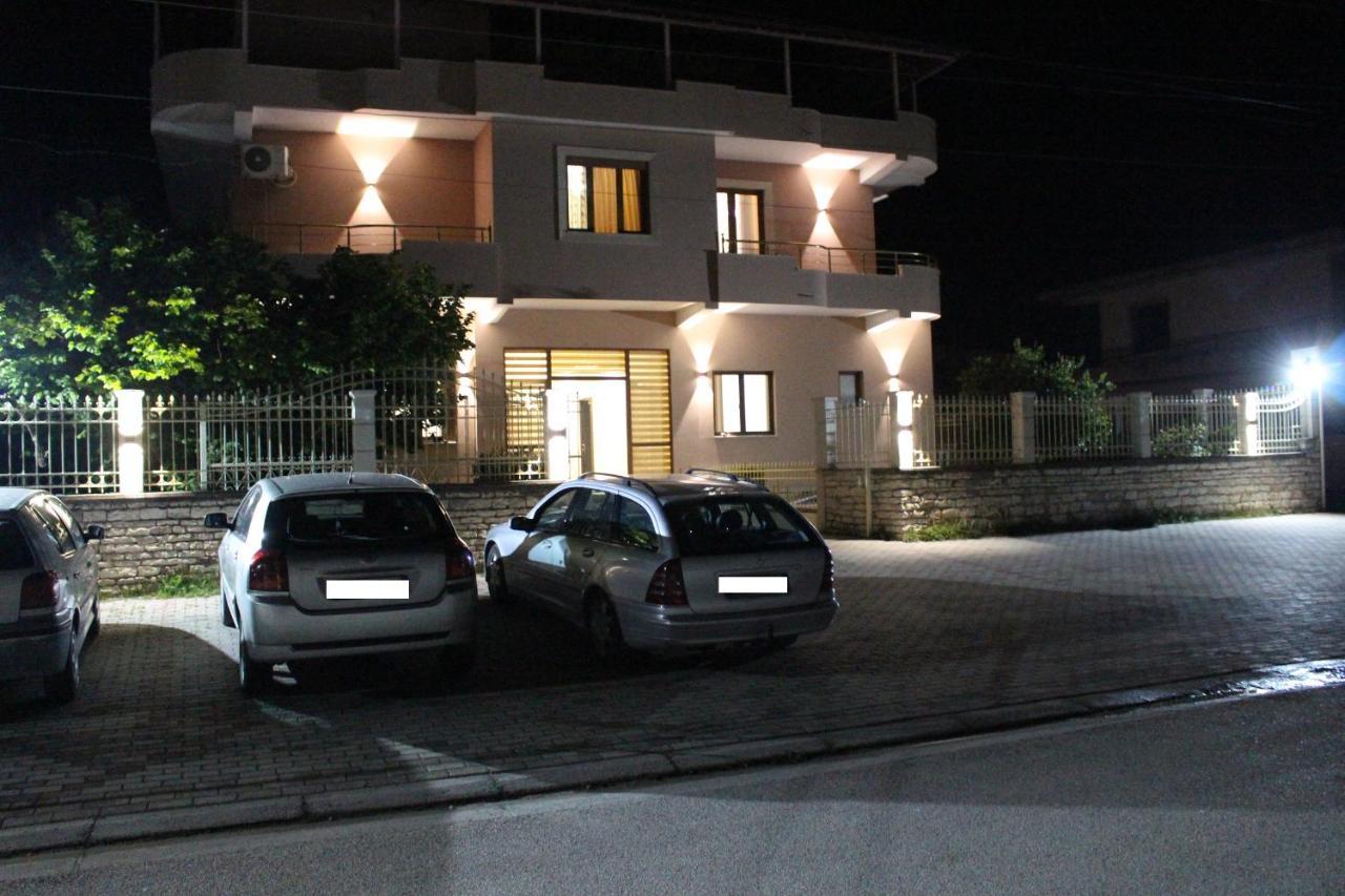 Hotel Vila Maledhi Berat Bagian luar foto