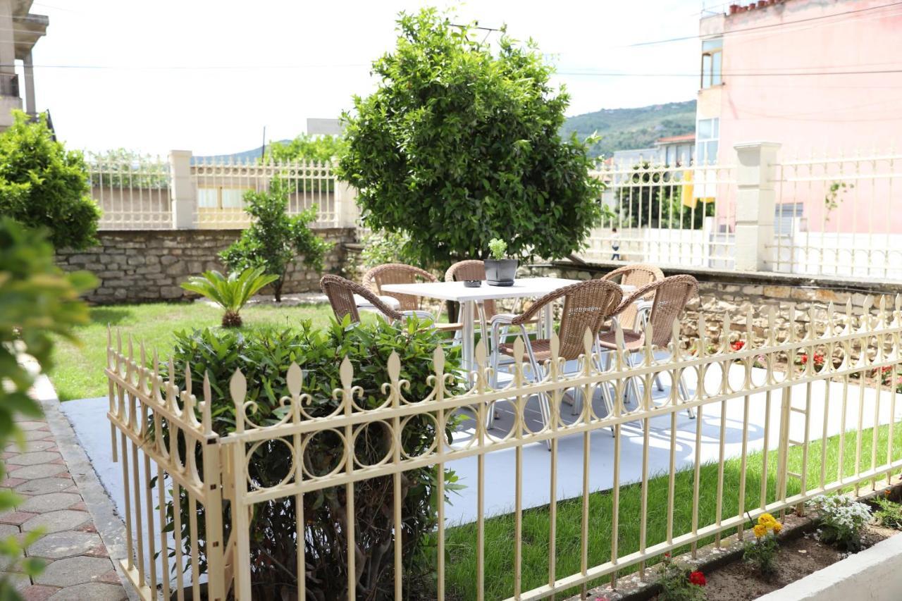 Hotel Vila Maledhi Berat Bagian luar foto
