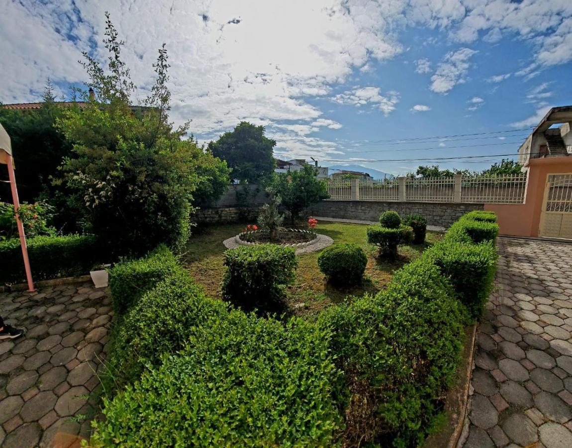 Hotel Vila Maledhi Berat Bagian luar foto