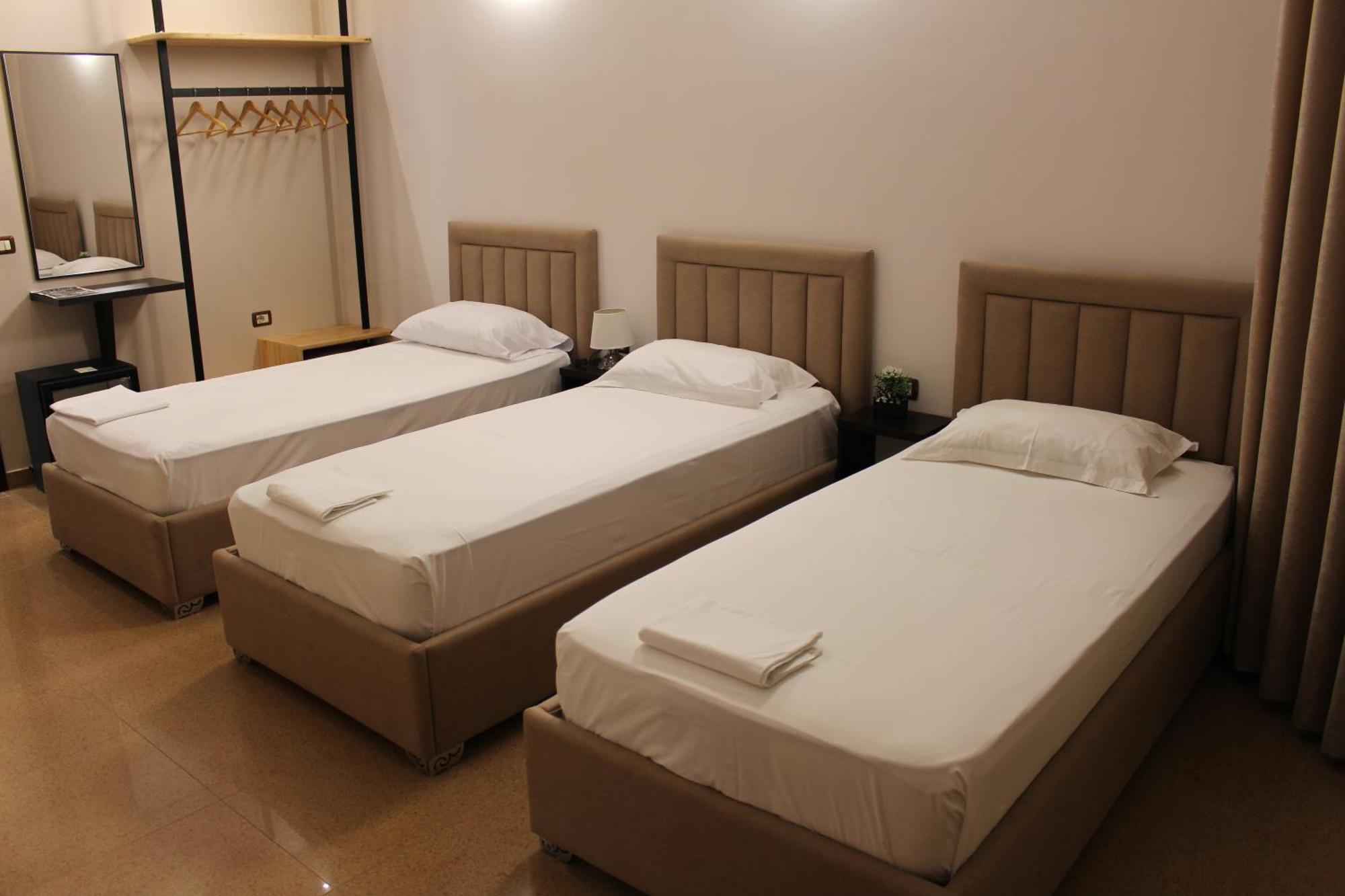 Hotel Vila Maledhi Berat Bagian luar foto
