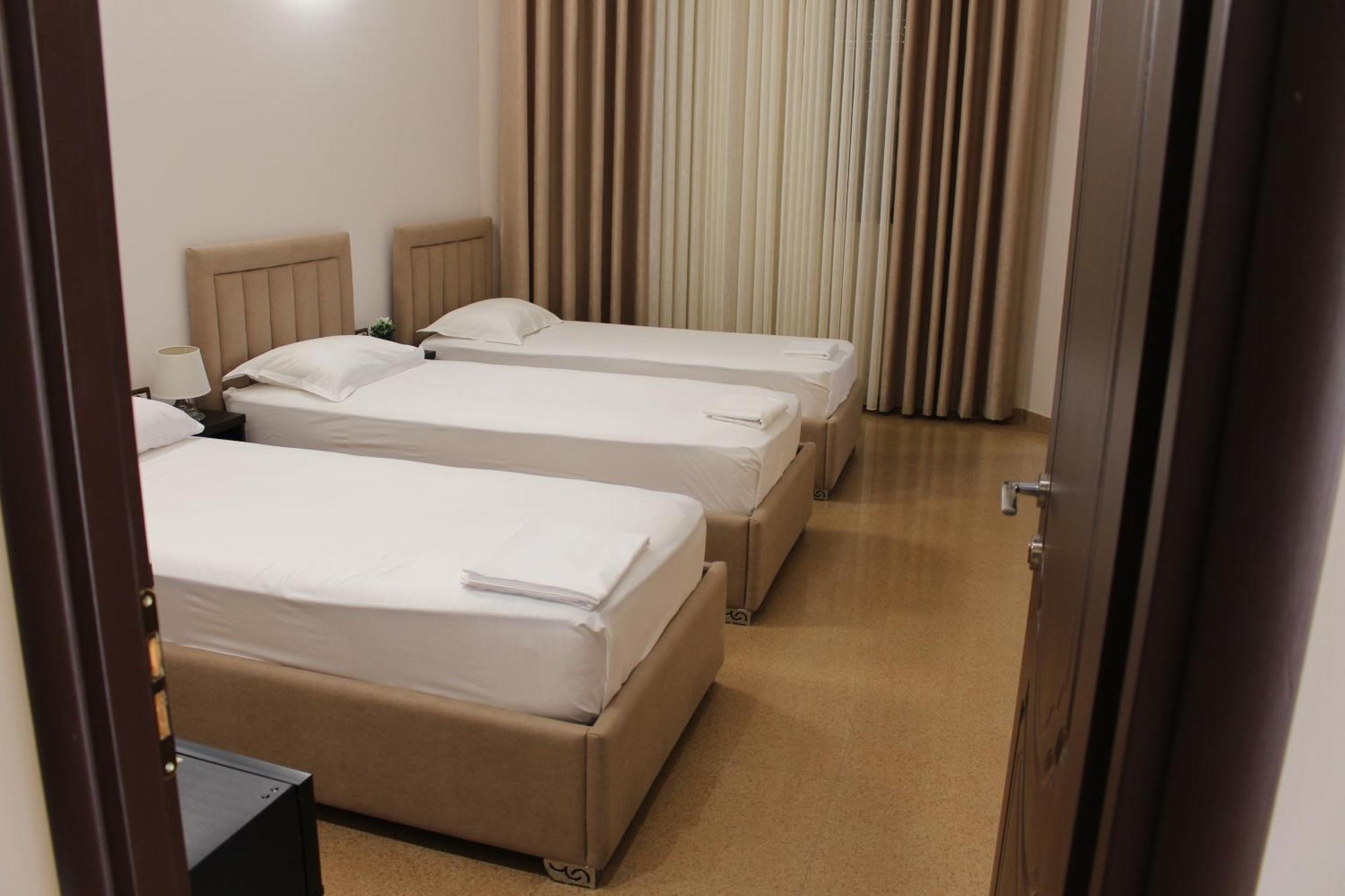 Hotel Vila Maledhi Berat Bagian luar foto